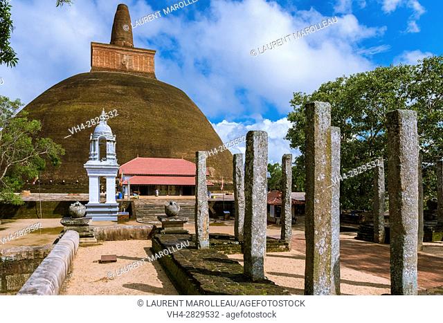Abhayagiri Stupa, Sacred City of Anuradhapura, North Central Province, Sri Lanka, Asia