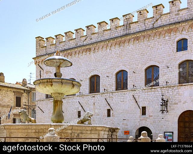Assisi; Piazza del Comune, Fontana di Piazza
