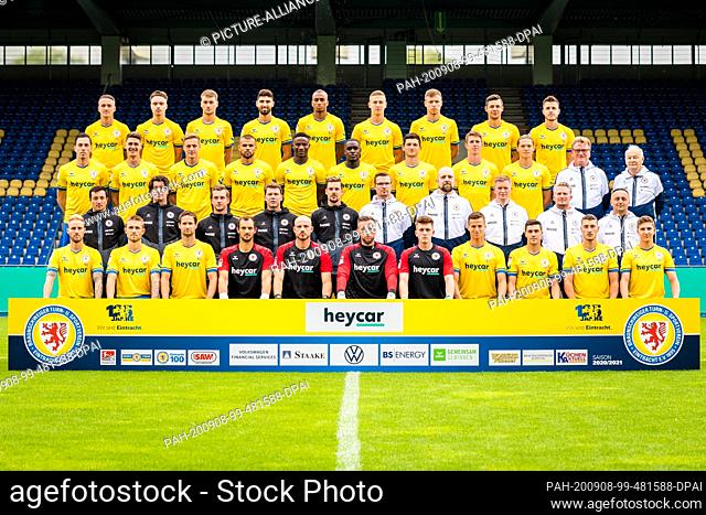 08 September 2020, Lower Saxony, Brunswick: Football, 2nd Bundesliga: Photo session Eintracht Braunschweig for the 2020/21 season in the Eintracht Stadium: (4th...