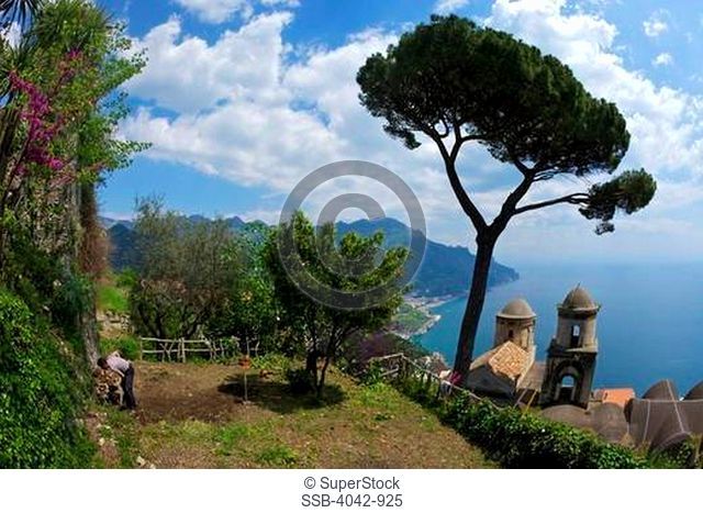 Farmer digging near Villa Rufolo Gardens, Ravello, Amalfi Coast, Salerno Province, Campania, Italy