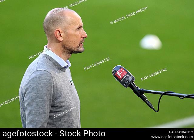 Heiko HERRLICH (coach FC Augsburg) speaks into a microphone. Soccer 1. Bundesliga season 2020/2021, 31.matchday, matchday31. FC Augsburg - 1