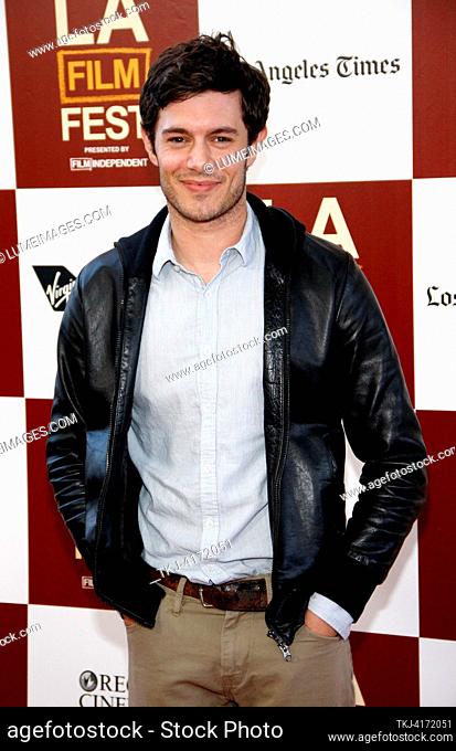Adam Brody en el 2012 LA Film Fest Premiere of' Seeking A Friend For The End of The World' celebrado en el Regal Cinemas L.A