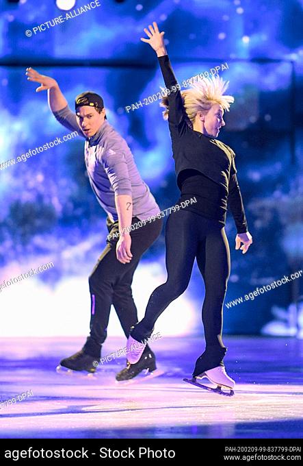 09 February 2020, Hamburg: Alyona Savchenko and Bruno Massot, 2018 Olympic champions in figure skating, are on the ice during rehearsals for the ""Holiday on...