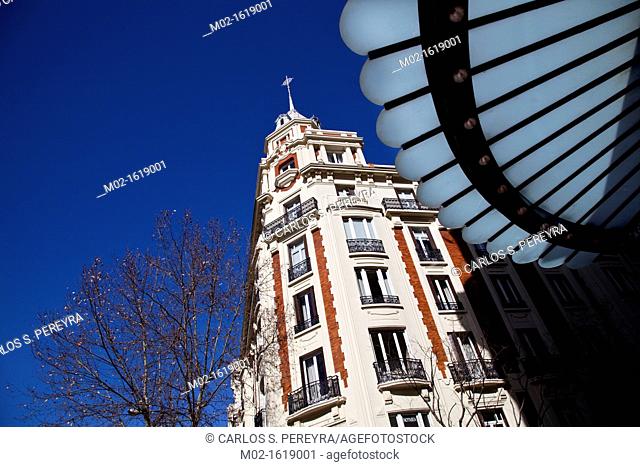 Building in the zone of Serrano, Milla de Oro, the finnest zone to shop in Madrid, Spainv