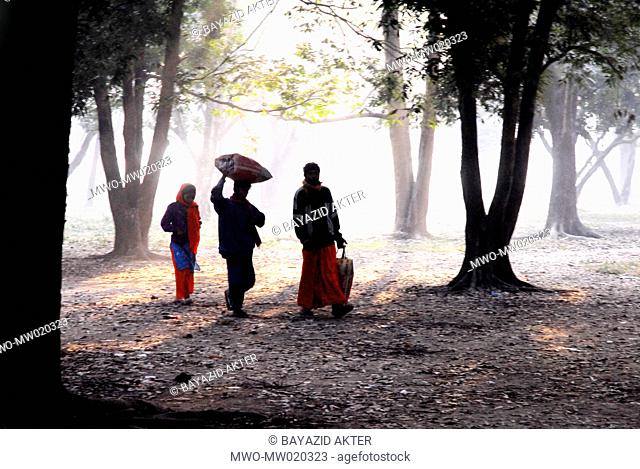 Homeless people walk through the Suhrawardy Uddyan, in the morning Dhaka, Bangladesh 2008