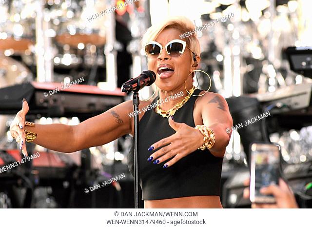 Veteran singer Mary J. Blige performs some of her greatest hits and new music for her adoring fans at Rockefeller Center on NBCs 'Today' show Featuring: Mary J