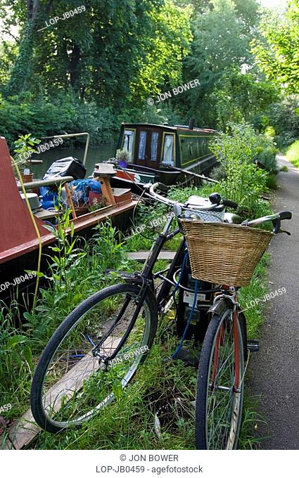 England, Oxfordshire, Oxford, Bicycles parked by the side of the Oxford canal