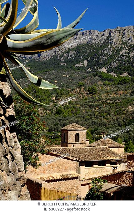 Fornalutx, village in the Serra de Tramuntana, Majorca, Spain
