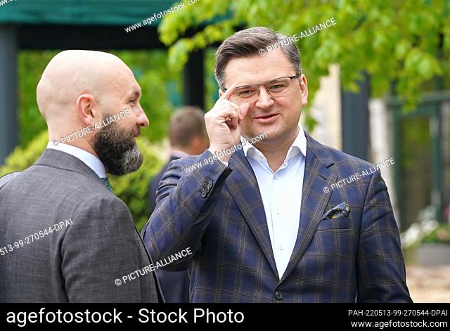 13 May 2022, Schleswig-Holstein, Weissenhäuser Strand: Dmytro Kuleba (r), Foreign Minister of Ukraine, grabs his face during a break in the talks at the summit...