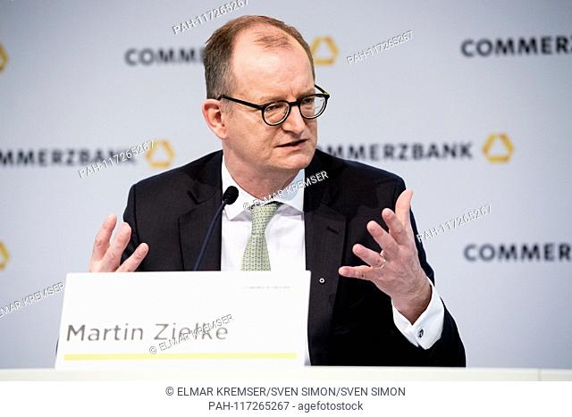 Martin ZIELKE, Germany, CEO of Commerzbank AG, CEO, talks, speaks, speaks, speaking, half figure, half figure, gesture, gesture