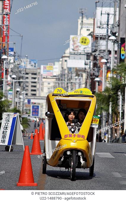 Naha (Japan): bicycle-taxi along Kokusai-dori, forbidden to cars on Sunday
