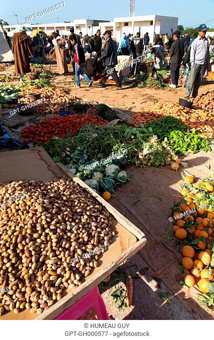 THE BERBER MARKET OF IDA OUDGOURD, ECOTOURISM AND HIKING, DRIED FRUIT AND ARGAN FOR SALE, A SOLELY MEN'S MARKET, ESSAOUIRA, MOGADOR, ATLANTIC OCEAN, MOROCCO