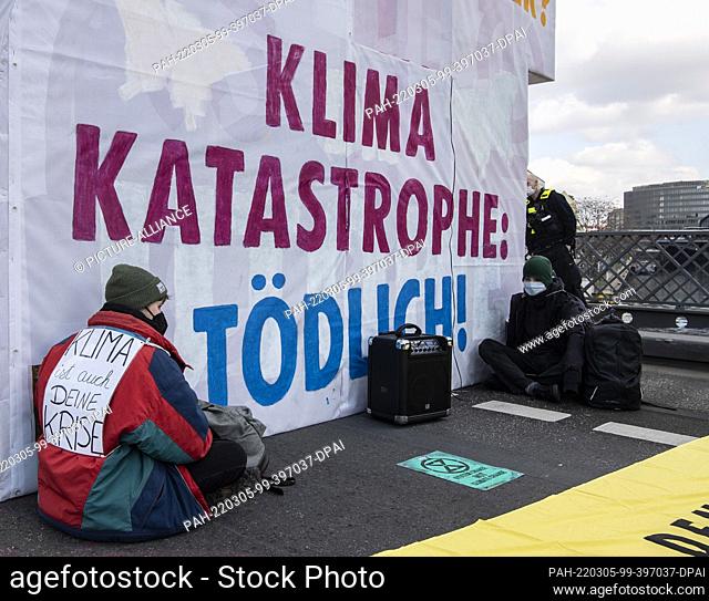 05 March 2022, Berlin: Supporters and supporters of the environmental movement Extinction Rebellion have occupied the Marshall Bridge with banners with the...
