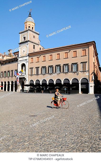 Italy, Emilia Romagna, Modena, City Hall at Piazza Grande Square