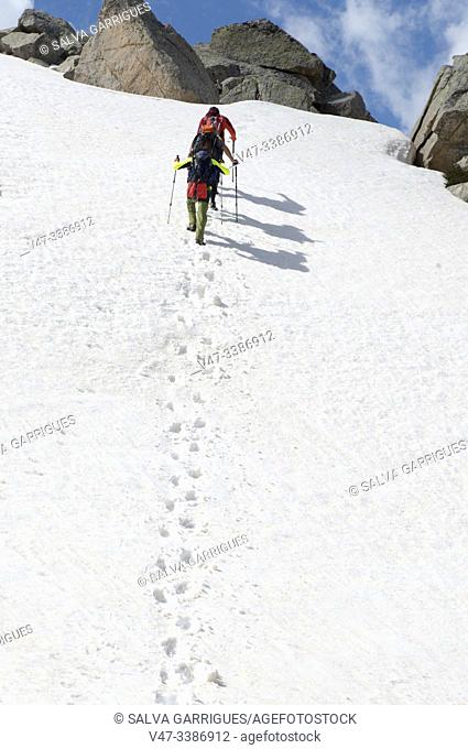 Mountaineers ascending to the peak of Vallibierna, Huesca, Aragon, Spain