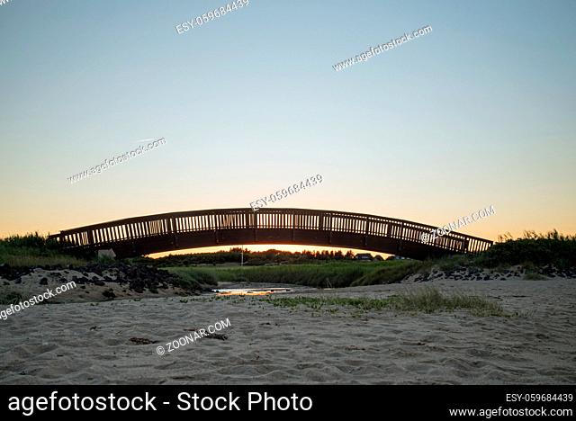 Holzbogenbrücke in der Jückermarsch auf Sylt