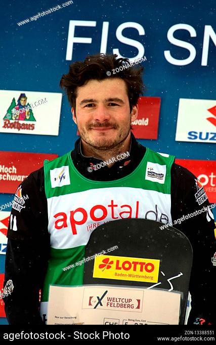 Paul Berg (SC Konstanz GER) bei der Siegerehrung zum FIS-Weltcup Einzel Snowboard Cross SBX Feldberg
