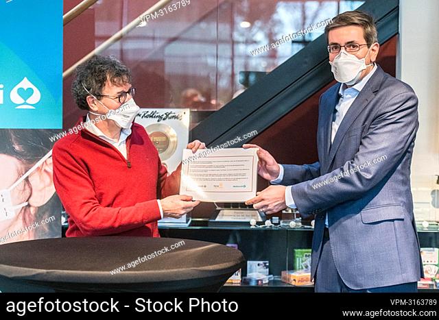 Kom op tegen kanker's Marc Michils and Cartamundi CEO Stefaan Merckx pictured during a visit to the Medimundi mouth mask manufacturer