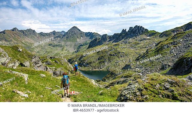 Two hikers at Brettersee, Schladminger Höhenweg, Schladminger Tauern, Schladming, Styria, Austria