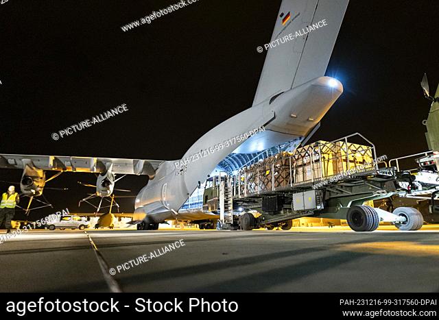 16 December 2023, Lower Saxony, Wunstorf: Relief supplies are loaded onto an Airbus A400M air force transport aircraft at Wunstorf Air Base