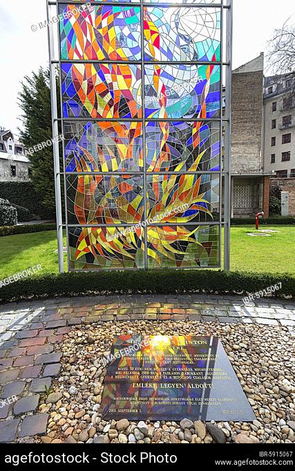 Coloured glass monument, stained glass in memory of Sir Nicholas George Winton, Raoul Wallenberg Memorial Park, Great Synagogue, Nagy Zsinagóga, Pest District