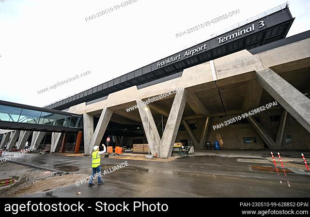 PRODUCTION - 09 May 2023, Hesse, Frankfurt/Main: On the construction site of the new Terminal 3 at Frankfurt Airport, the new departures and arrivals hall and...