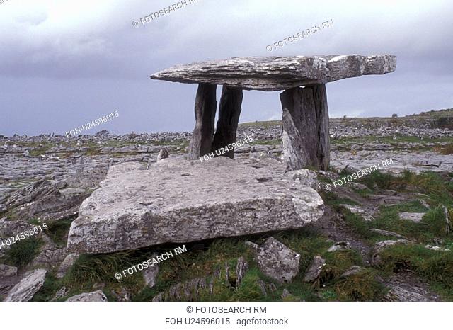 Europe, Republic of Ireland, Ireland, Poulnabrone Dolmen a 3000 BC table shaped stone tomb in The Burren in County Clare