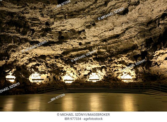 Main Hall in the Meramec Caverns, Missouri, USA