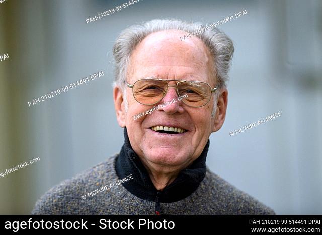 22 January 2021, Saxony-Anhalt, Heyrothsberge: Gustav-Adolf ""Täve"" Schur stands in the garden in front of his house. The cycling legend turns 90 on 23...