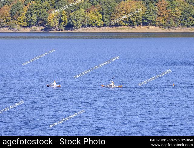 17 September 2023, North Rhine-Westphalia, Heimbach: Two kayak boats glide over the waters of the Rur dam near Heimbach. Photo: Thomas Banneyer/dpa