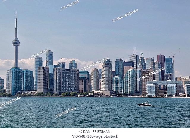 Skyline of downtown Toronto, Ontario, Canada. - TORONTO, ONTARIO, CANADA, 16/08/2015