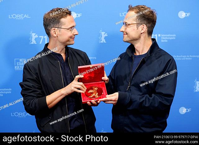 13 June 2021, Berlin: Silvan Zuercher (l) and Ramon Zuercher, winners of the Best Director Award in the Encounters section