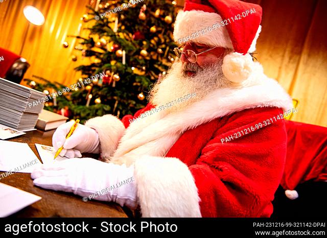 16 December 2023, Brandenburg, Fürstenberg/Havel/Ot Himmelpfor: Santa Claus sits in the Christmas post office in northern Brandenburg and answers letters from...