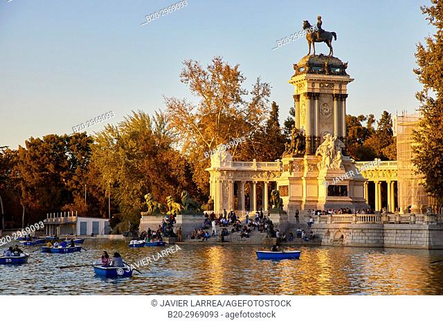 Monumento a Alfonso XII, Estanque Grande del retiro, Parque del Retiro, Madrid, Spain, Europe