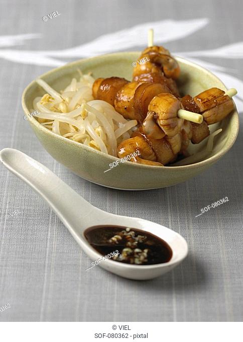petoncle scallop skewers with beansprouts