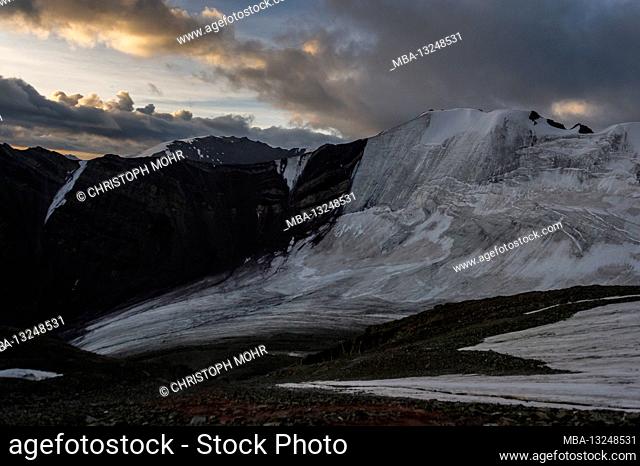 the landscape at Stok Kangri, Stok Glacier