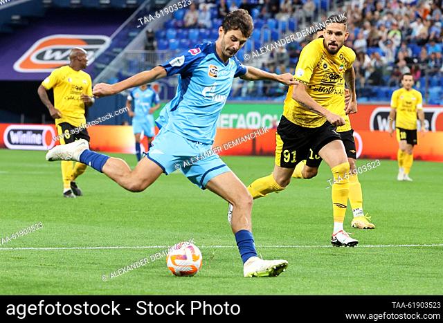 RUSSIA, ST PETERSBURG - SEPTEMBER 7, 2023: Zenit St Petersburg's Alexander Yerokhin (C front) and Sepahan Isfahan's Nilson Junior (R front) in action an...