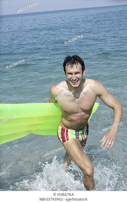 Beach, man, air mattress, running, Land on water shallow, happy  Series, 20-30 years, trunks, movement, enjoyments, laughing fun