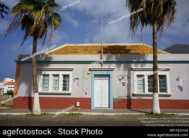 Kindergarten, palm trees, Tarrafal, Santiago Island, Cape Verde, Africa