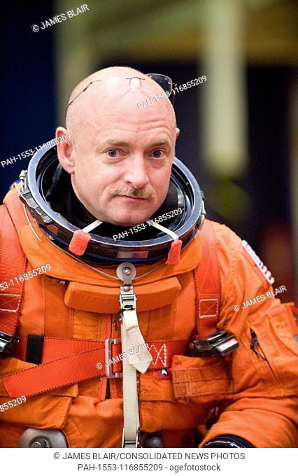 NASA astronaut Mark Kelly, STS-134 commander, attired in a training version of his shuttle launch and entry suit, awaits the start of a training session in the...