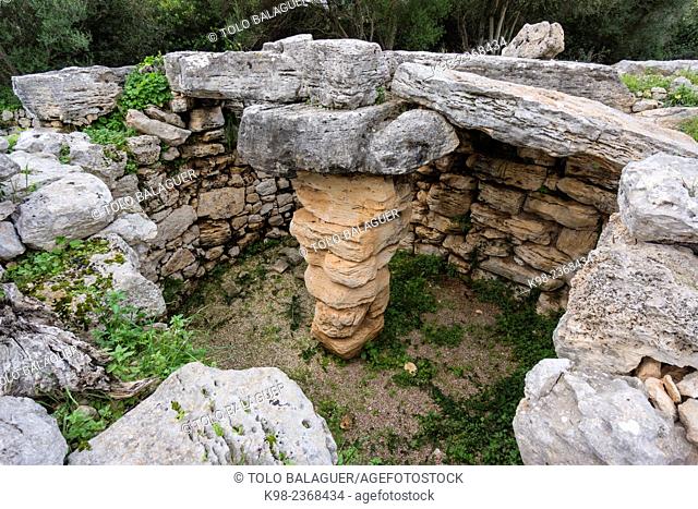 Talaiot techado.Yacimiento arqueologico de Hospitalet Vell. 1000-900 antes de Jesucristo. Majorca, Balearic Islands, Spain
