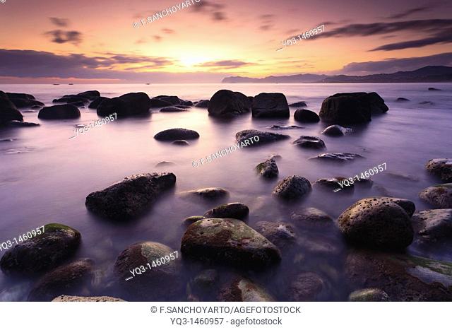 Cove with 'arribolas' boulders at sunrise, Urdaibai, Vizcaya, Basque Country, Spain