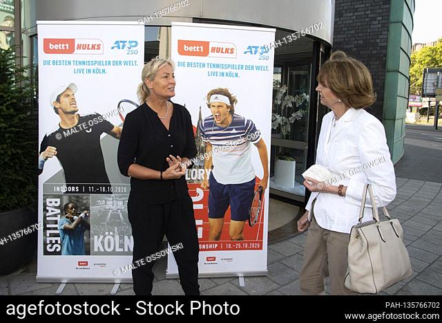from left: Barbara RITTNER, Tournament Director bett1HULKS, Henriette REKER, Lord Mayor of the City of Koeln, speaking in front of the tournament poster