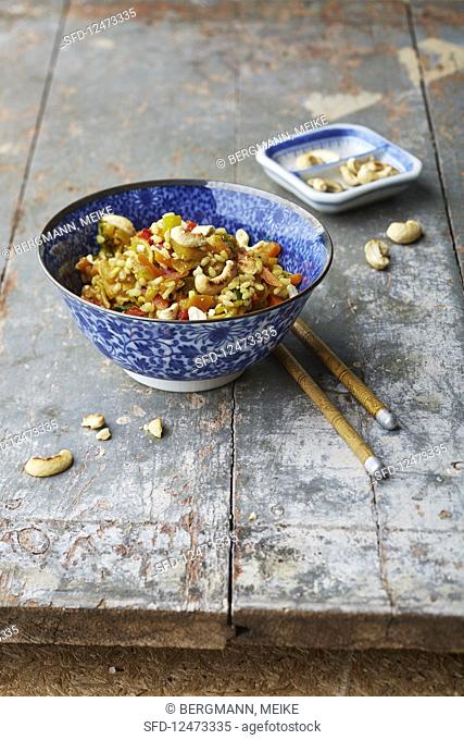 Natural rice with Chinese vegetables and cashew nuts