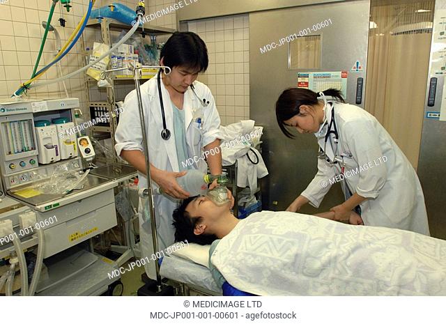 Doctors rescusitating a patient in the Emergency Rescue Center of the Japanese Red Cross Hospital, Kyoto./n/n