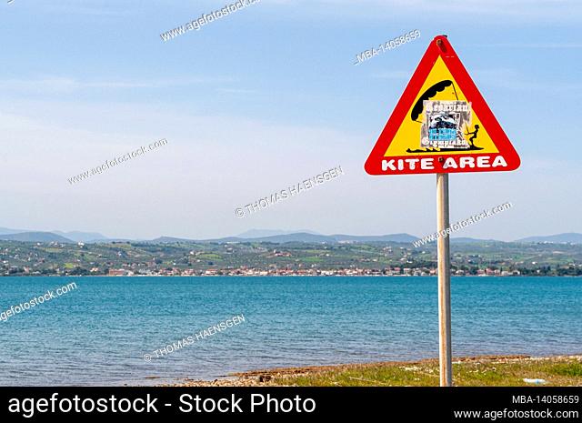 kite area sign near the ocean