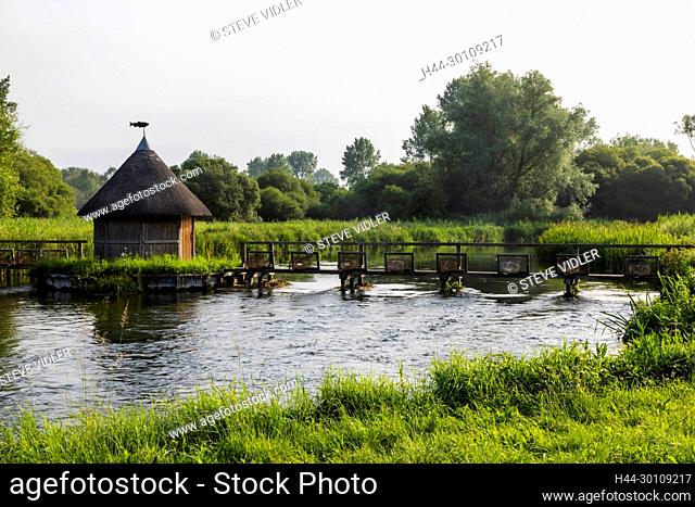 England, Hampshire, Test Valley, Stockbridge, Longstock, Leckford Estate, River Test and Traditional Thatched Fisherman's Hut