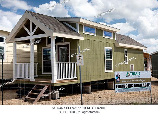 Tim's Tiny Homes in Seguin, right next to Interstate 10, 30 minutes from San Antonio, in October 2018. | usage worldwide