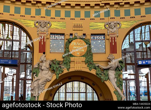 Art Nouveau Hall, Prague Main Station (Praha hlavní nádraa¾í), Prague, Czech Republic