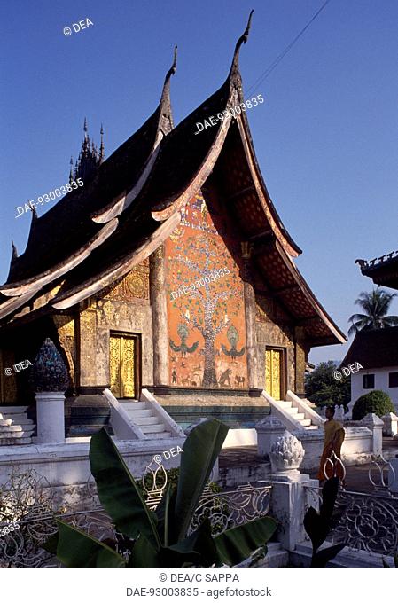 Wat Xieng Thong Temple in Luang Phrabang (UNESCO World Heritage List, 1995), Laos. 16th century